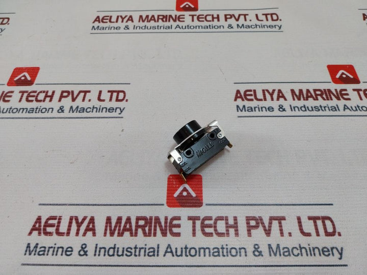 Mcgill 2610-7070 Push Button Switch 50/60Hz