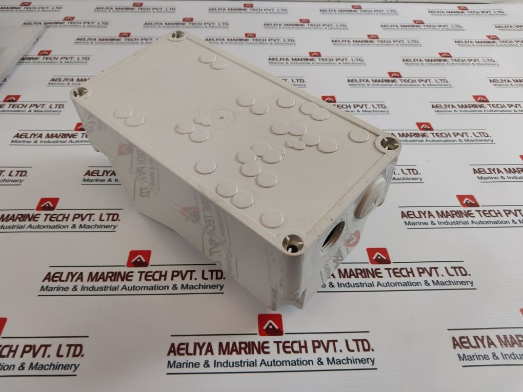 Mennekes 5696Rs Switchable With Interlock Ip44 32A 200-250V Ac