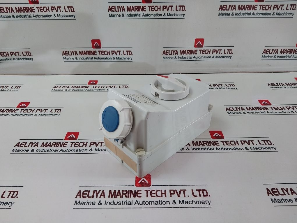 Mennekes 7012Rs Switchable Industrial Interlock Socket