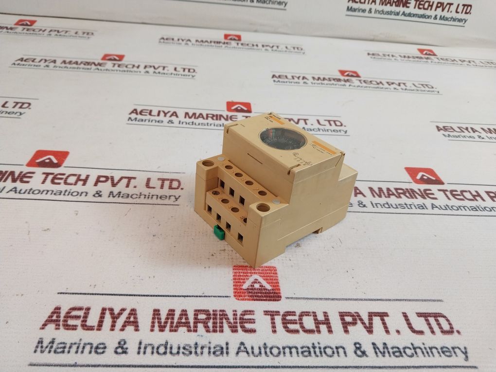 Merlin Gerin 15365 Time Switch 16(2)A 250V~