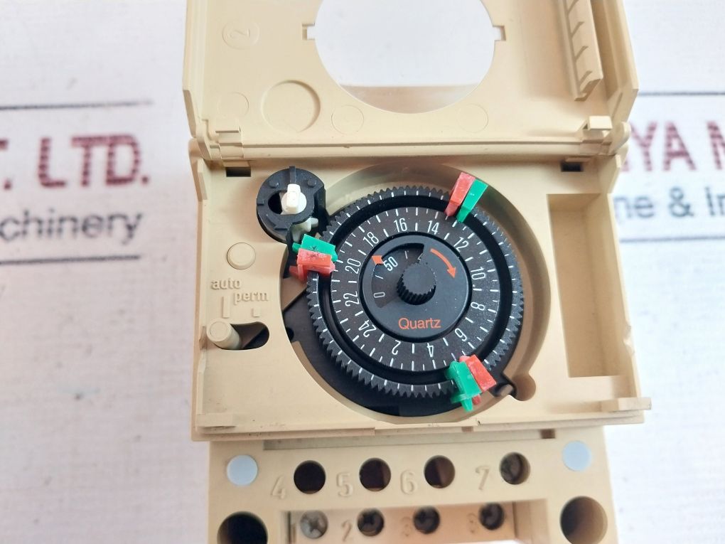 Merlin Gerin 15365 Time Switch 16(2)A 250V~