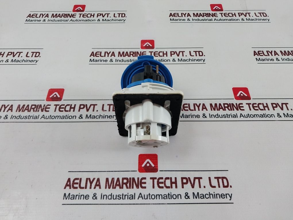 Merlin Gerin 32A-6H/200÷250V~ Plug Ip44 500V Ac