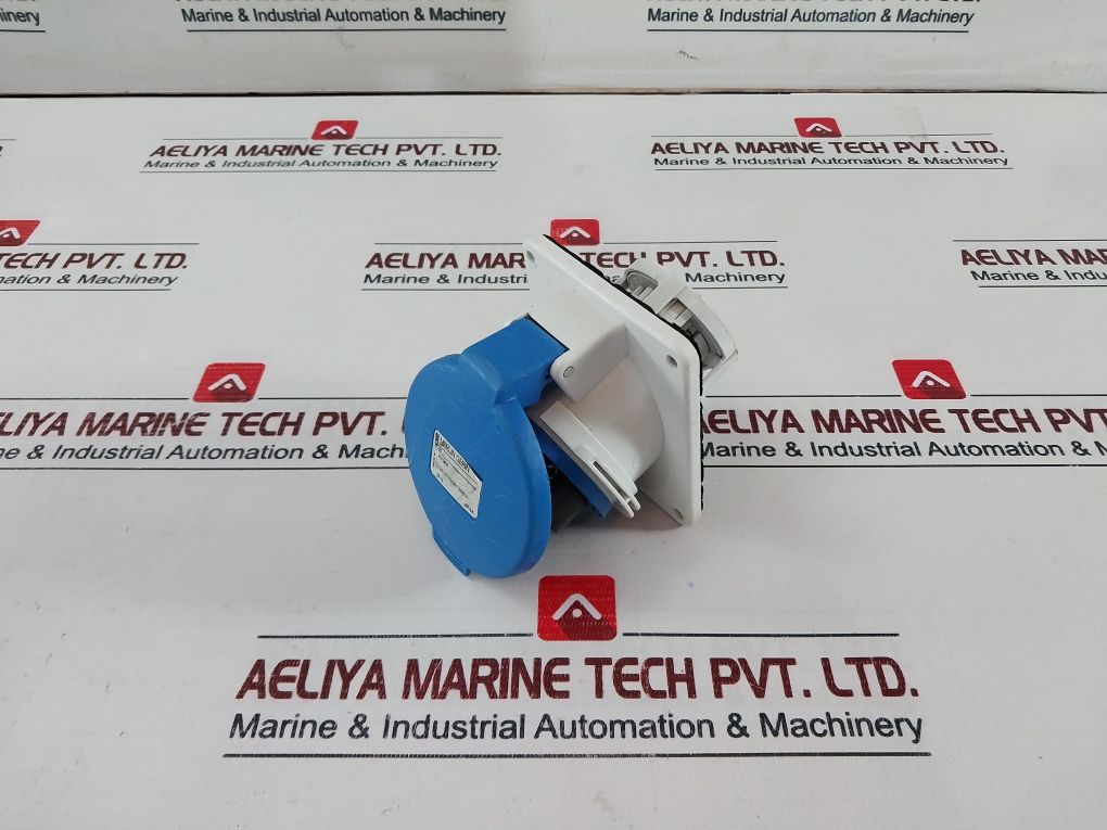 Merlin Gerin 32A-6H/200÷250V~ Plug Ip44 500V Ac