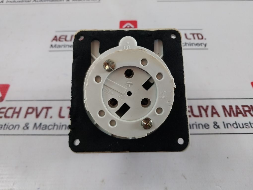 Merlin Gerin 32A-6H/200÷250V~ Plug Ip44 500V Ac