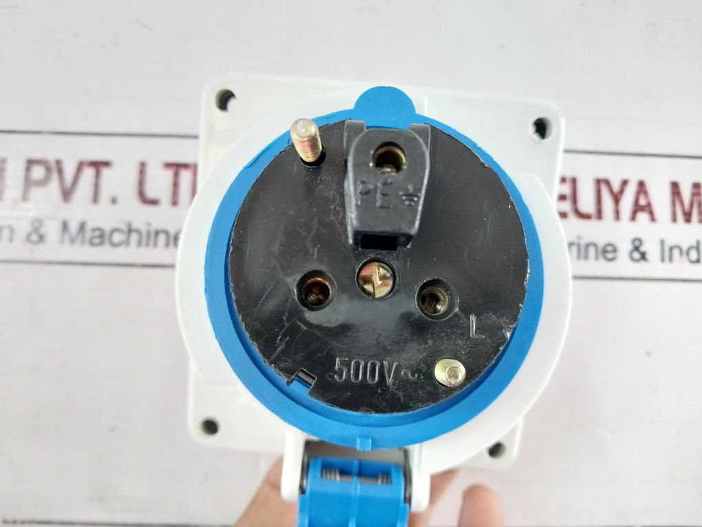 Merlin Gerin 32A-6H/200÷250V~ Plug Ip44 500V Ac