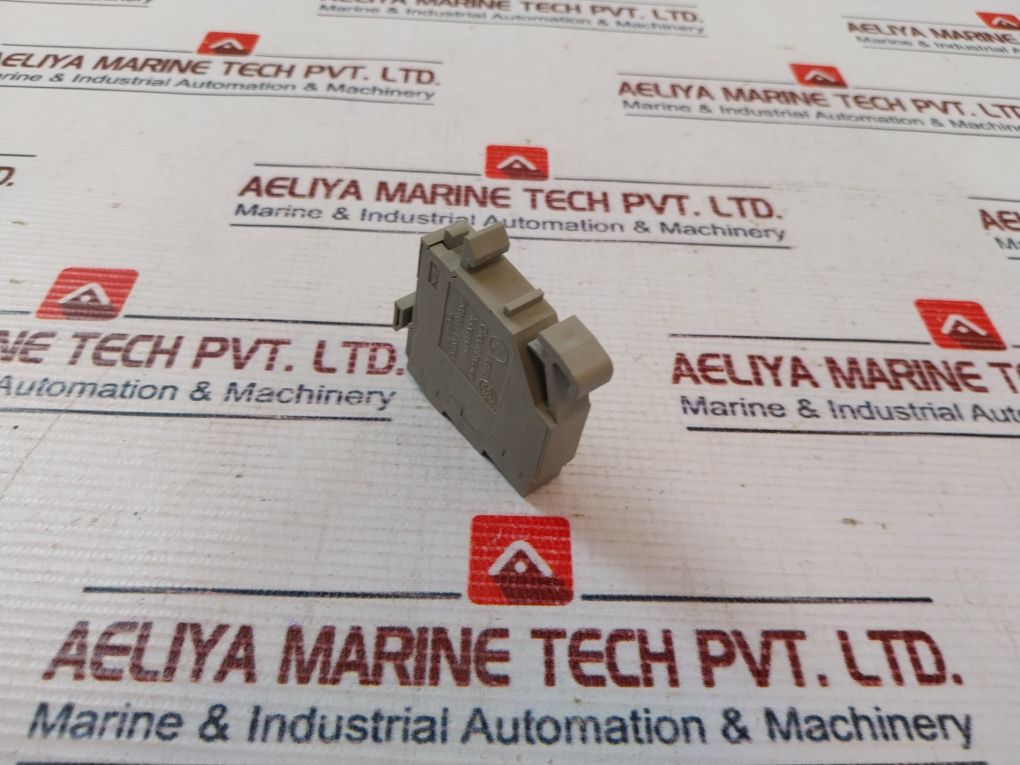 Merlin Gerin 33170 Acb Auxiliary 1 Carriage Switch Circuit Breaker Accessory