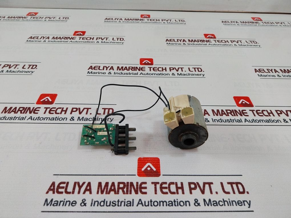 Merlin Gerin 685 650 Xf-e Closing Release Mp Circuit Breaker Accessory