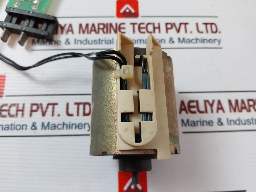 Merlin Gerin 685 683 Circuit Breaker Accessory 220/250Vac 50/60Hz