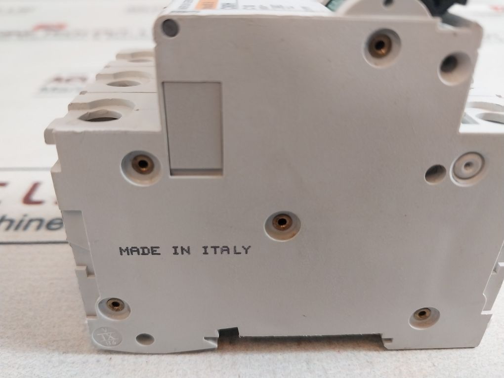 Merlin Gerin Multi 9 C60H Circuit Breaker 400V