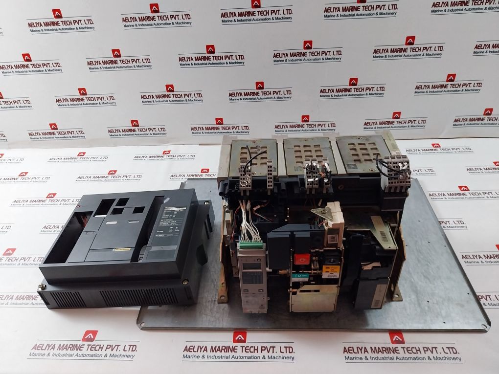 Merlin Gerin Masterpac Nw32 H1 Air Circuit Breaker 3200A