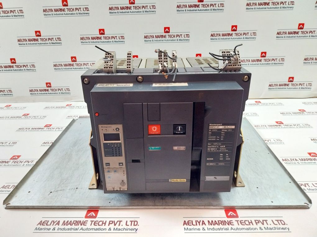 Merlin Gerin Masterpac Nw32 H1 Air Circuit Breaker 3200A