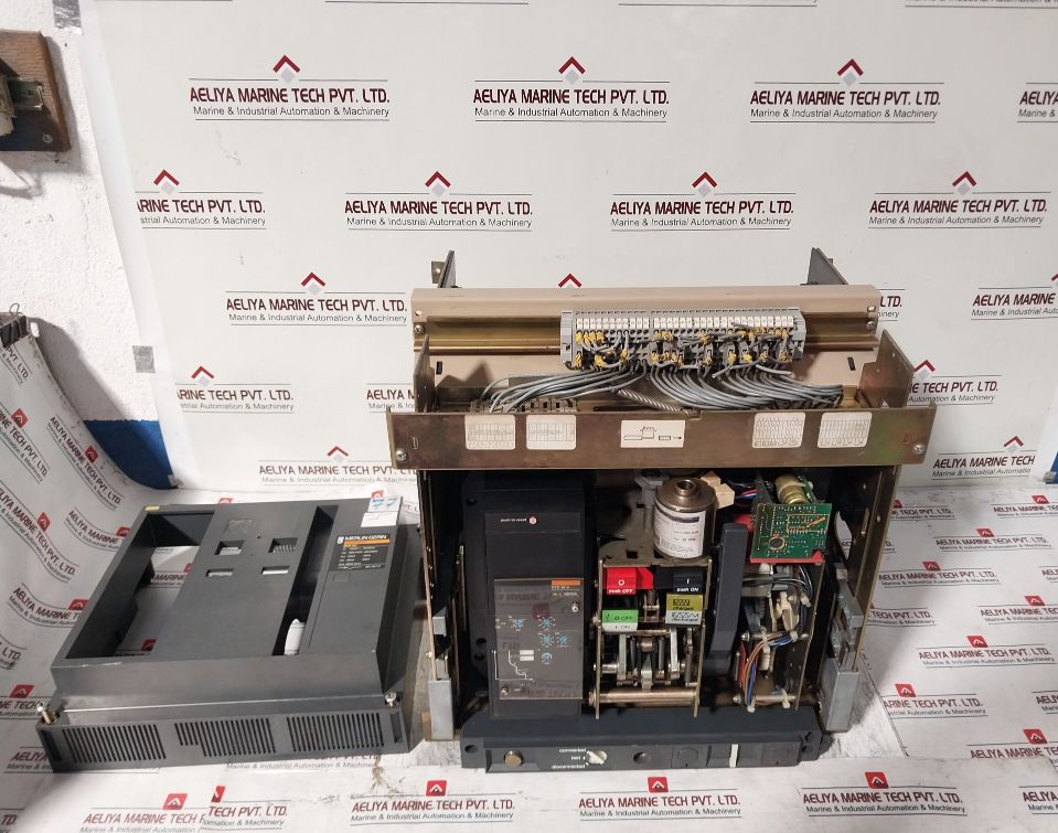 Merlin Gerin Masterpact M16 N1 Circuit Breaker 1000V 50/60Hz