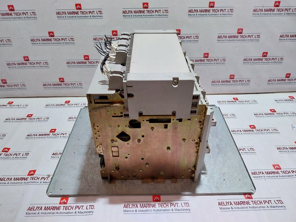 Merlin Gerin Masterpact Nw25 H1 Circuit Breaker 2500A 1000V 50/60Hz