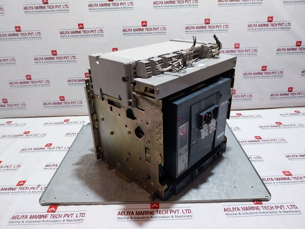 Merlin Gerin Masterpact Nw25 H1 Circuit Breaker 2500A 1000V 50/60Hz