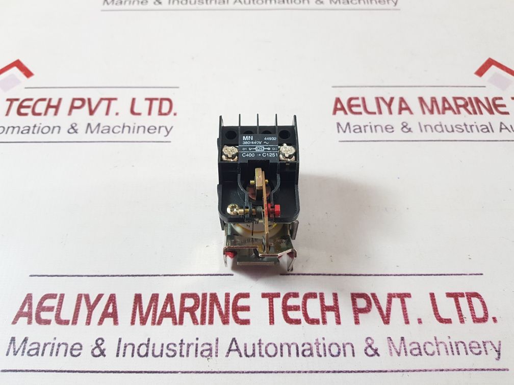 Merlin gerin mn 44932 circuit breaker