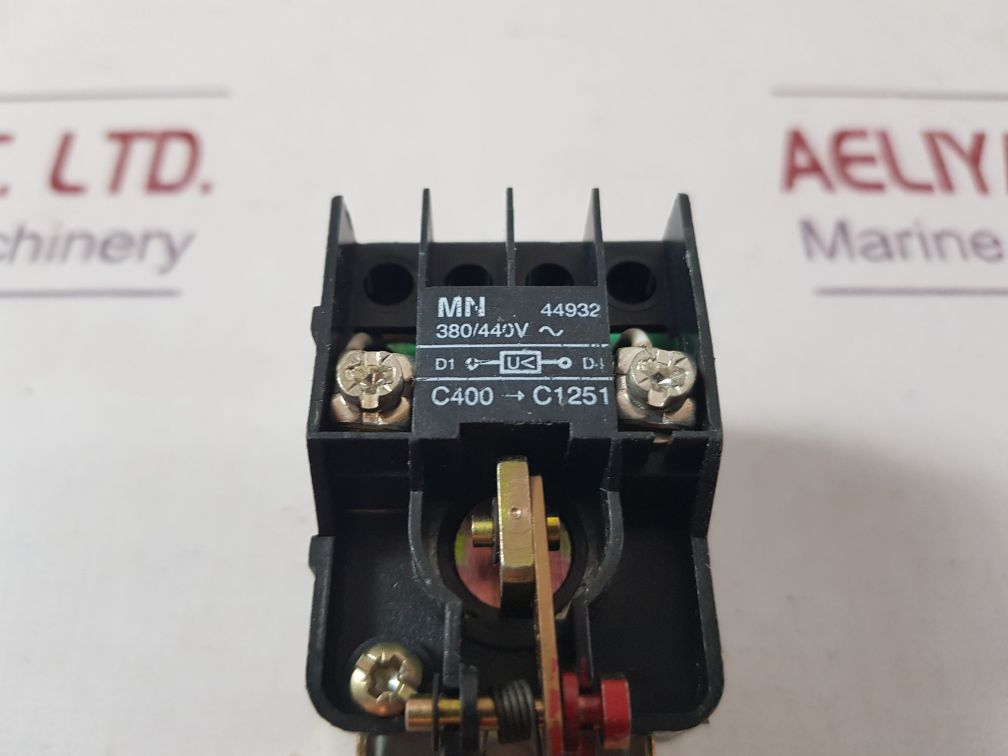 Merlin gerin mn 44932 circuit breaker