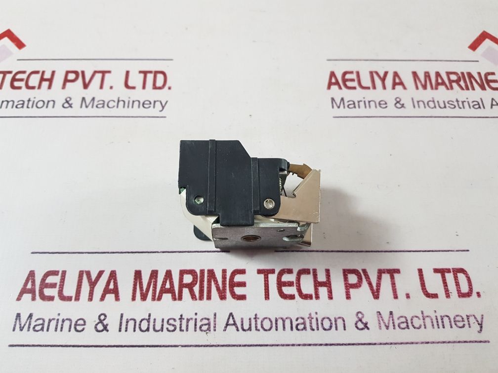 Merlin gerin mn 44932 circuit breaker