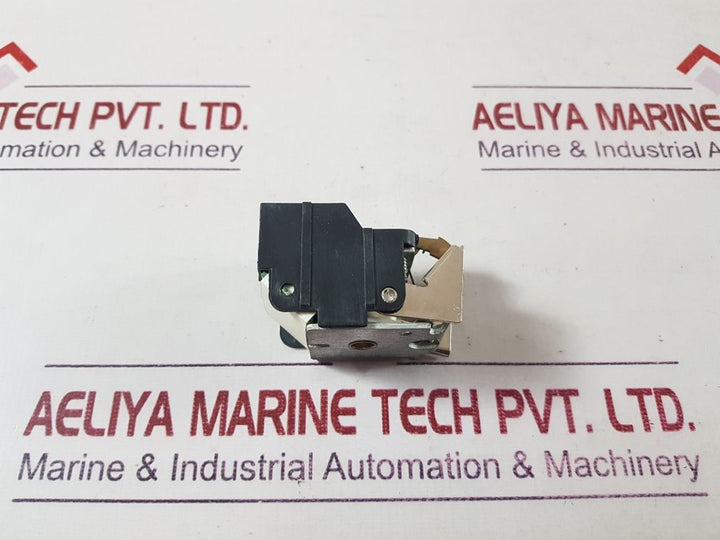 Merlin gerin mn 44932 circuit breaker