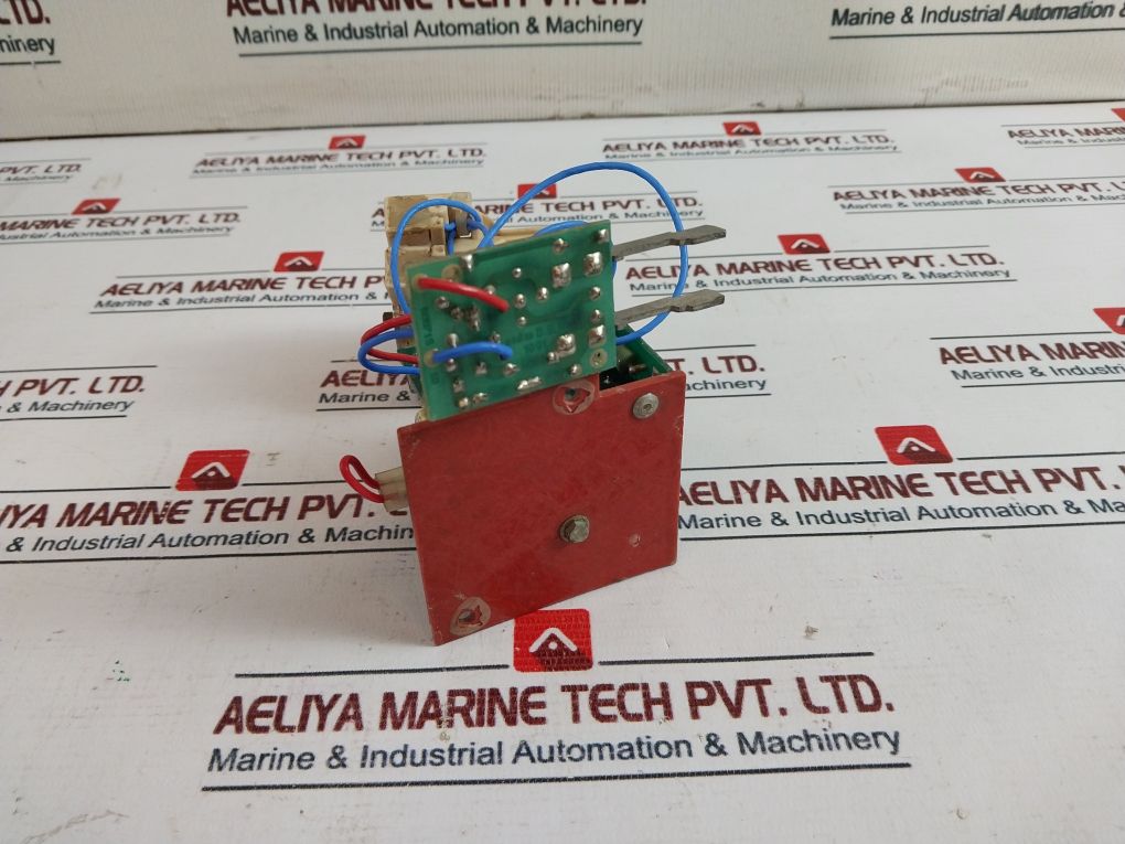 Merlin Gerin Mnr-uv 685 692 Undervoltage Release 220/250V Ac