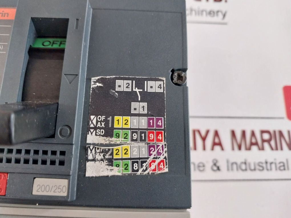 Merlin Gerin/Schneider Compact Ns250 Dc Circuit Breaker