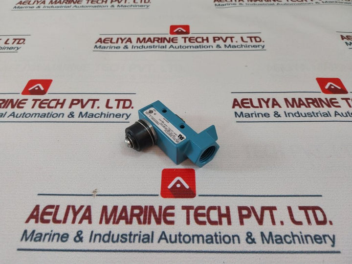 Micro Switch Bze6-rn Limit Switch 15A 125, 250 Or 480 Vac