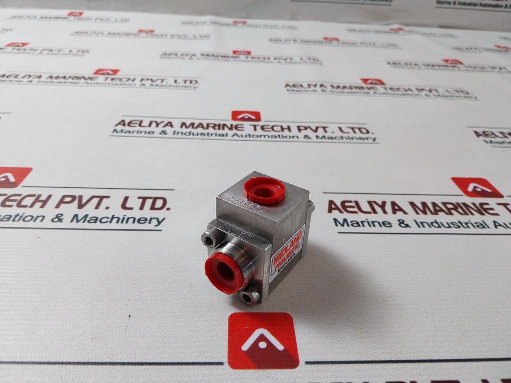 Midland Pneumatic 1931520-04 Shuttle Valve 1/4 X 145 Psi