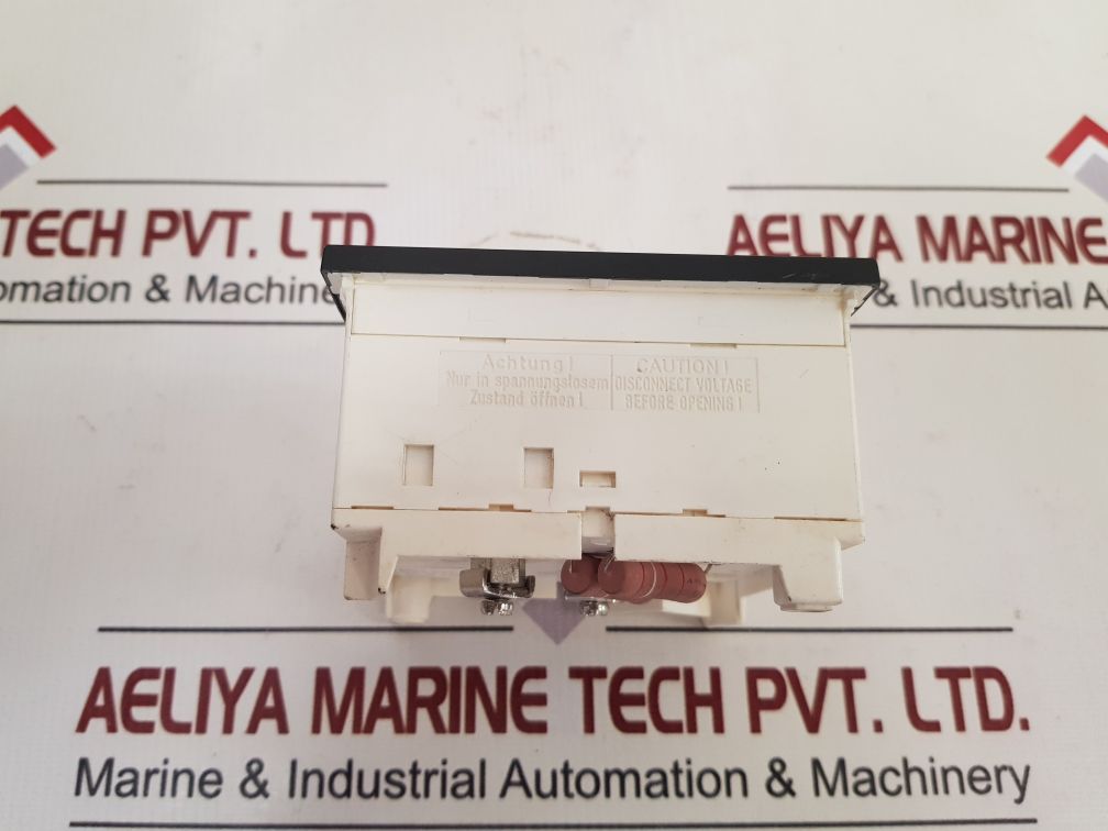 Mit 0-600V Voltmeter