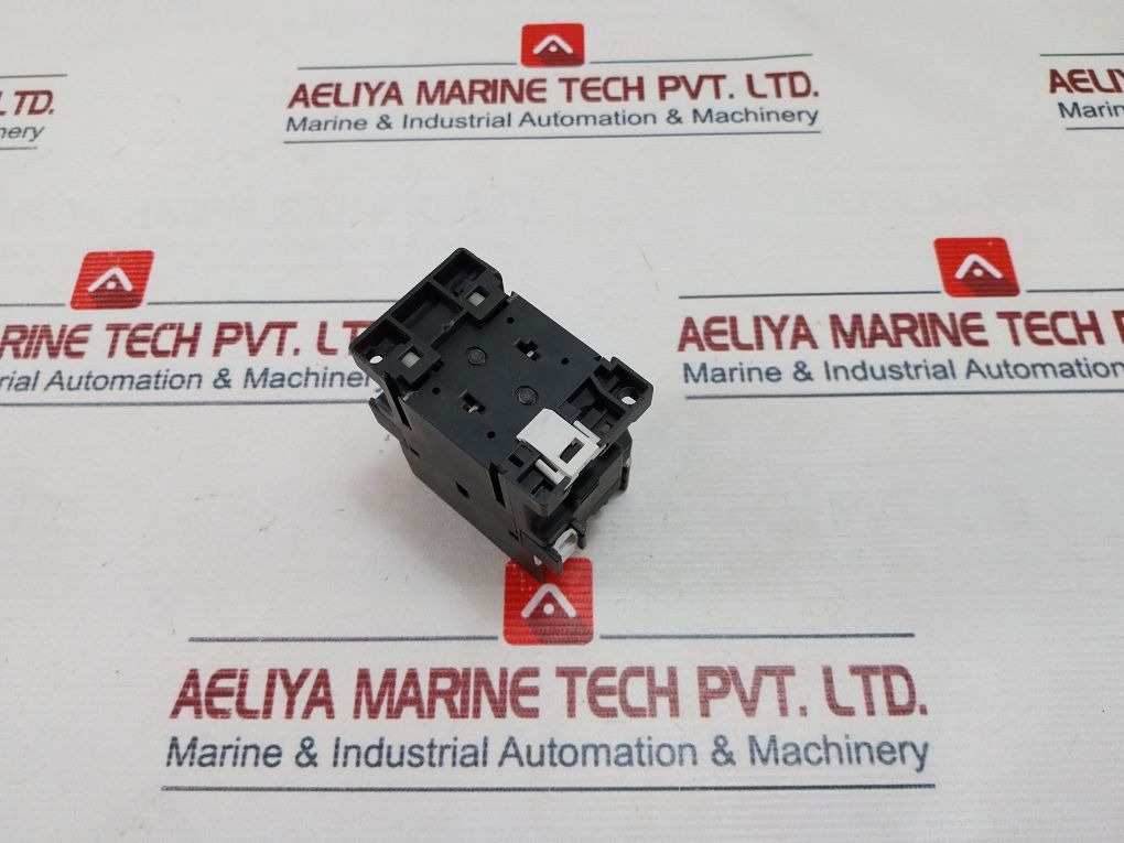 Moeller Dil00M Contactor 3 Pole Break 250V Dc