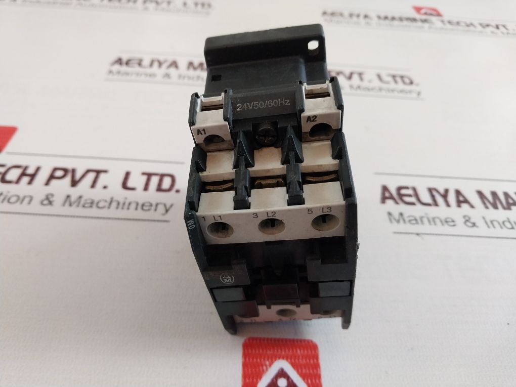 Moeller Dil0M Auxiliary Contactor 24V 50/60Hz