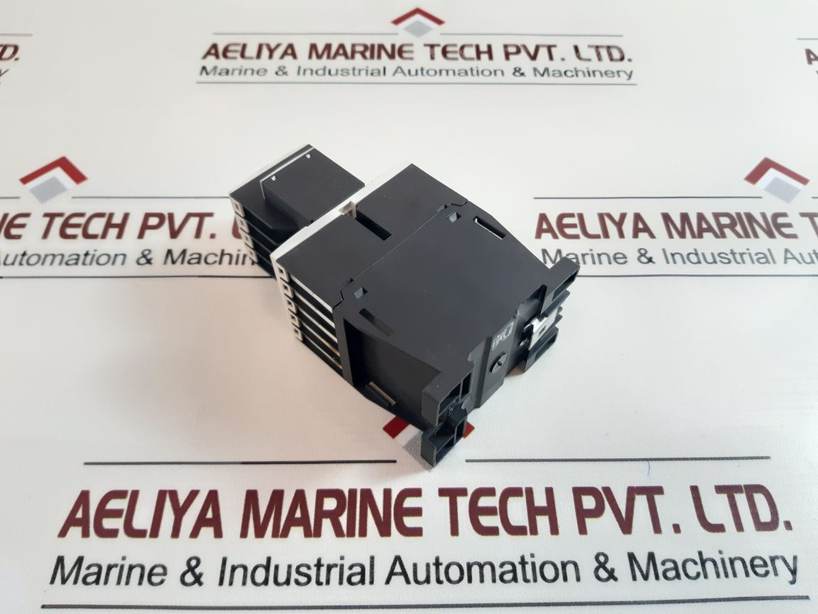 Moeller dil m32-xhi22 contactor with dil m12-xspr240 auxiliary contact