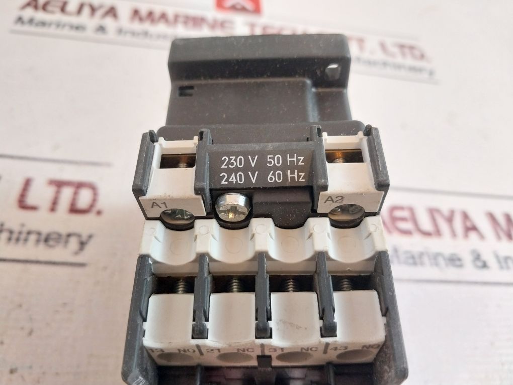 Moeller Dilr22 Auxiliary Contactor 6000V 240V 60Hz