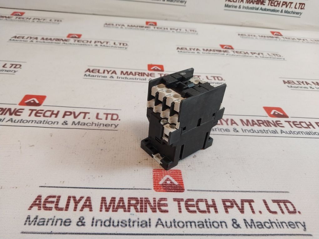 Moeller Dilr22 Auxiliary Contactor 6000V 240V 60Hz