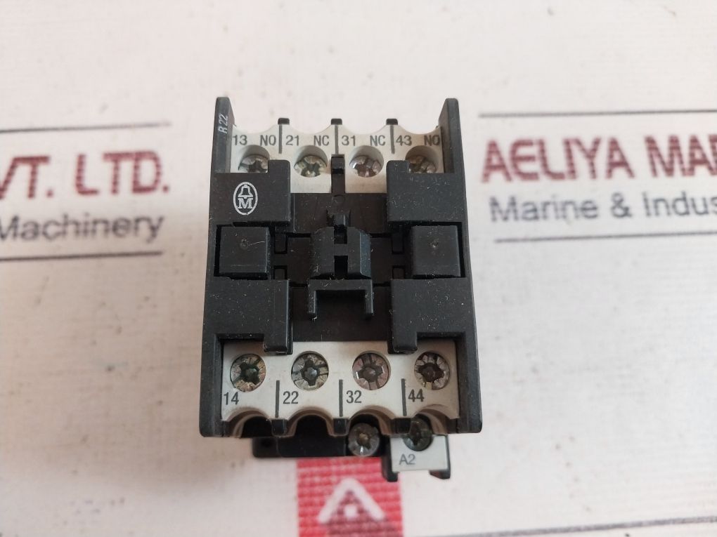 Moeller Dilr22 Auxiliary Contactor 6000V 240V 60Hz