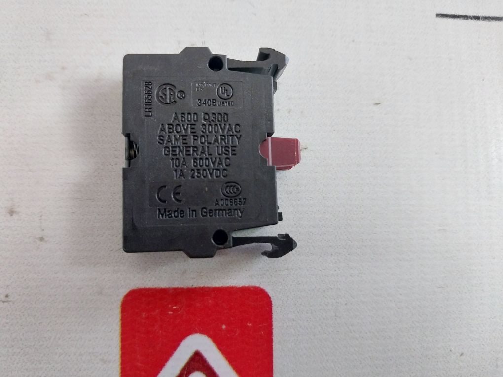 Lot Of 2X Moeller M22-k01 Contact Block