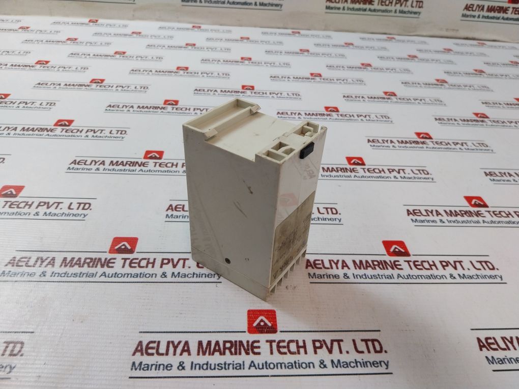 Multitek M200-v33U Voltage Relay 3-phase 3-wire 450V
