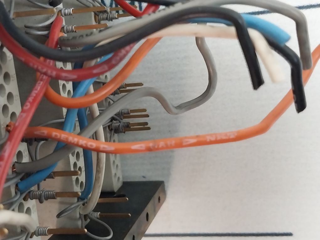 Neselco 601 E 3800 Frequency Comparator Set