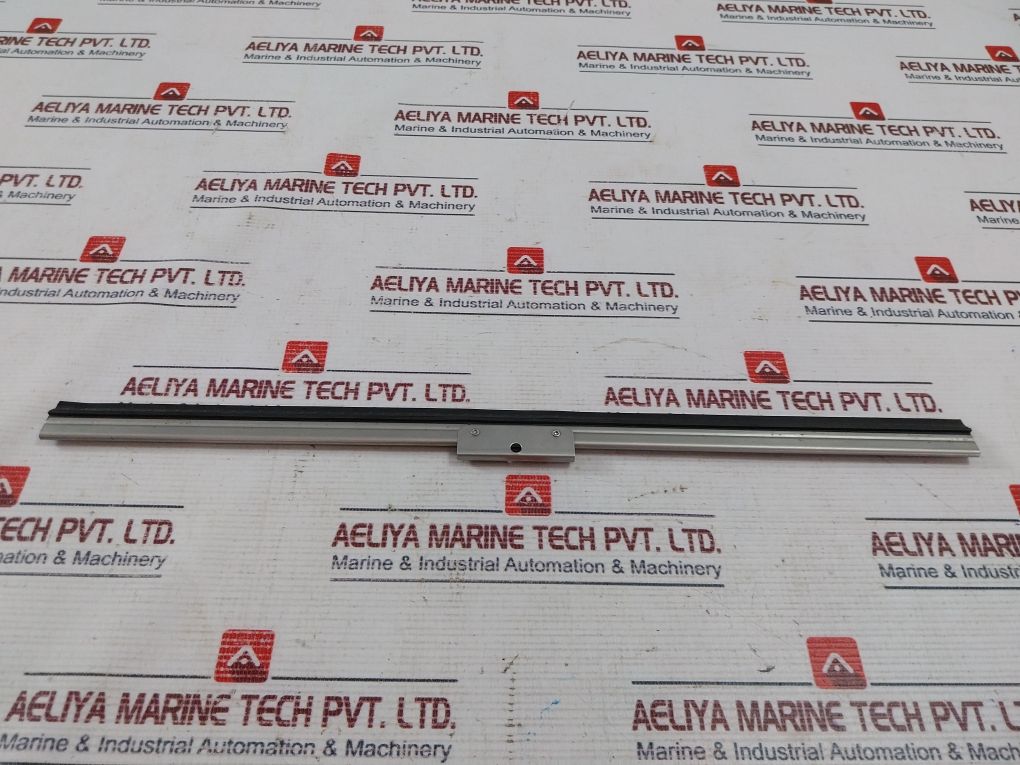 Nwb Bridge Wiper Blade