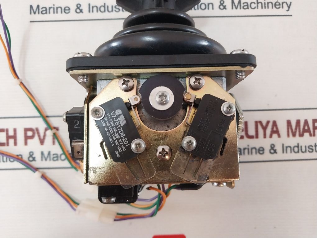 Oem Controls Js6M11517 Joystick Controller Qah1777 001