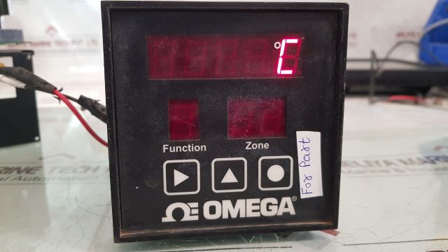 Omega Cn606Rtd3-10 Temperature Controller (Button Not Working/ Display Issues)