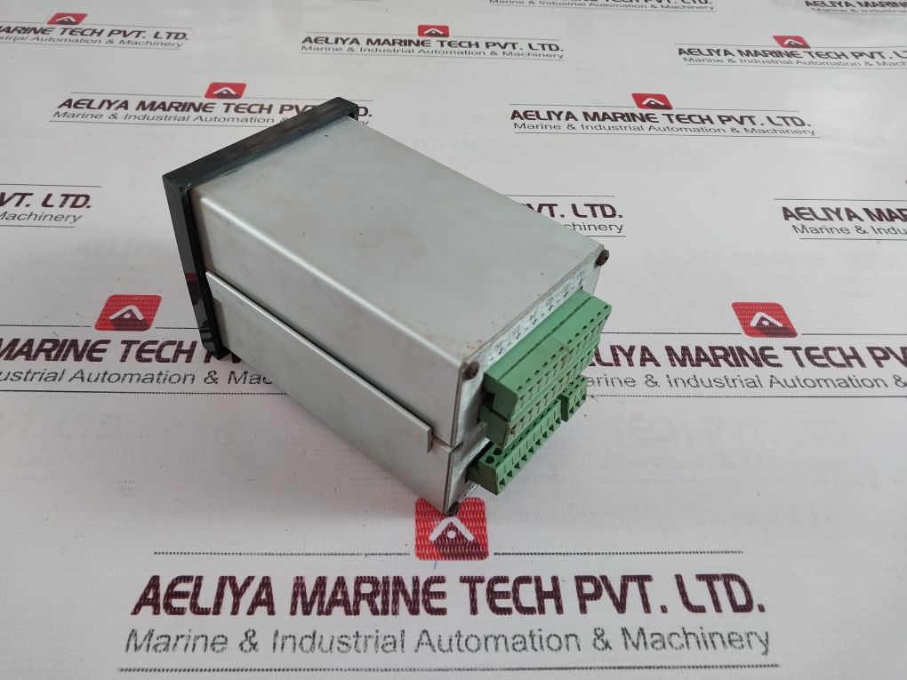 Omega Cn606Rtd3-10 Temperature Controller (Button Not Working/ Display Issues)