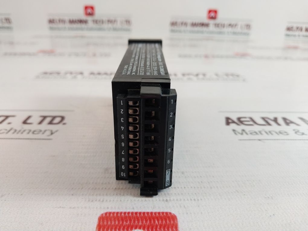 Omega Cni3233-sm Din Process Temperature Microprocessor Controller Panel Meter