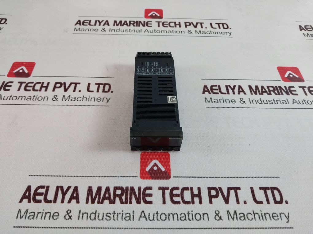 Omega Cni3233-sm Din Process Temperature Microprocessor Controller Panel Meter