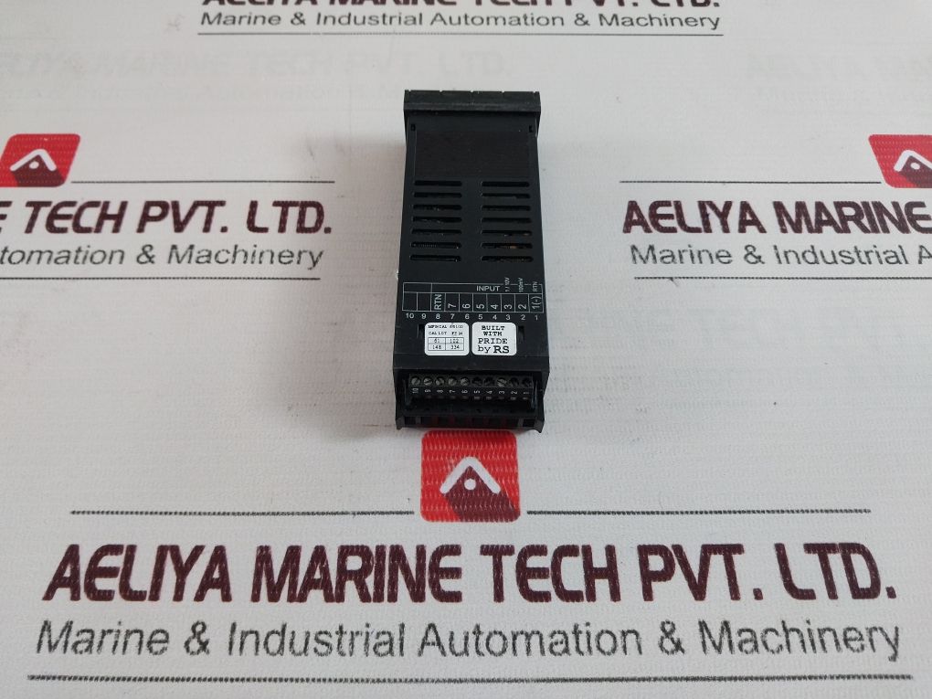 Omega Cni3233-sm Din Process Temperature Microprocessor Controller Panel Meter