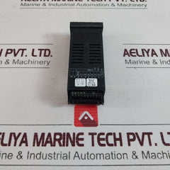 Omega Cni3233-sm Din Process Temperature Microprocessor Controller Panel Meter