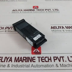 Omega Cni3233-sm Din Process Temperature Microprocessor Controller Panel Meter