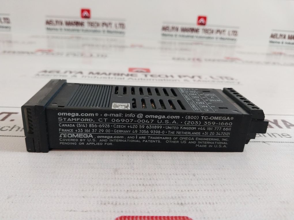 Omega Cni3233-sm Din Process Temperature Microprocessor Controller Panel Meter