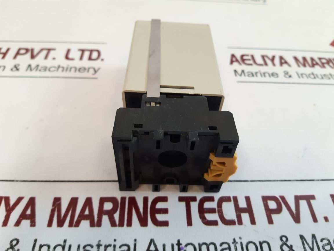 Omron 61F-gp-n-tdl Floatless Level Switch With Base
