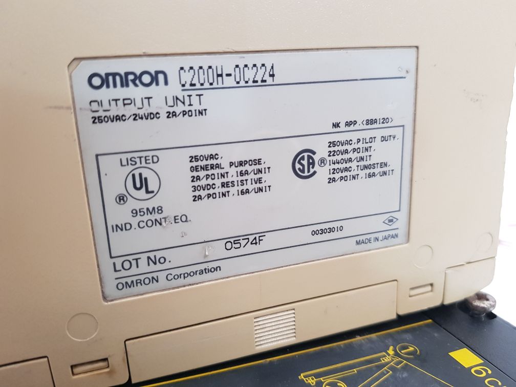 Omron Id212 ,C200H-0C224 Module With C200H-bc101-v2 Cpu Base Unit