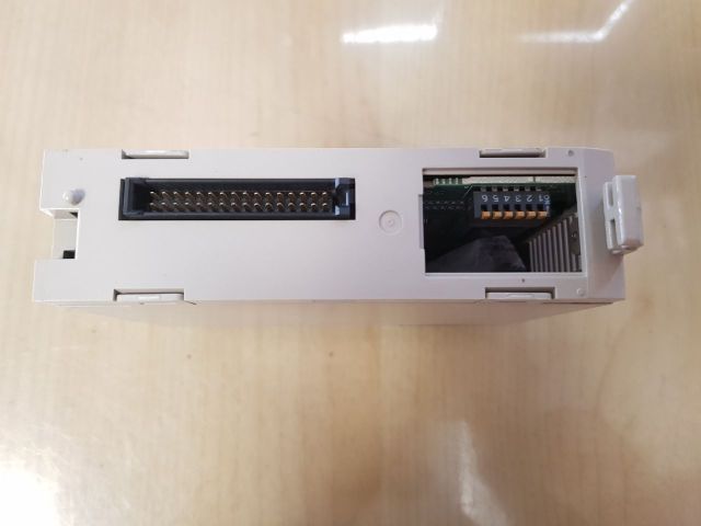 Omron c200h-id215 input unit 24vdc 4.1ma