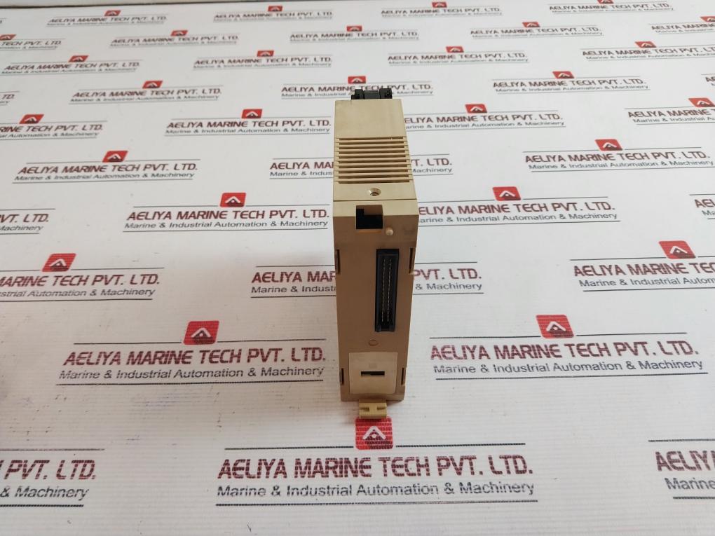 Omron C200H-oc222 Digital Output Unit 250Vac/24Vdc